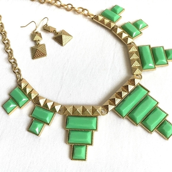 𝅺3/$29! Aztec Tribal Jade Green Statement Necklace - Picture 3 of 5